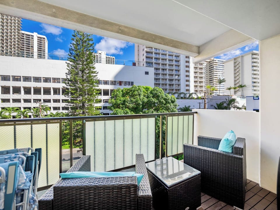 Balcony for Living Room - Step onto your private lanai/balcony and sip morning coffee above the palms. Waikiki’s lively streetscapes hum below while you relax in the breeze.