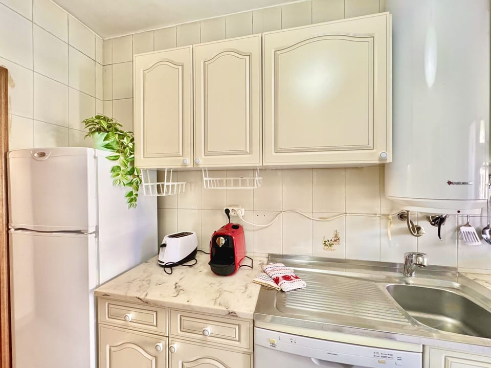 Microwave, oven, coffee/tea maker, toaster