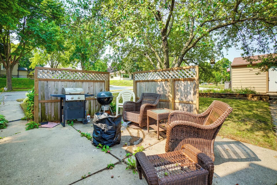Patio | Gas Grill | Charcoal Grill