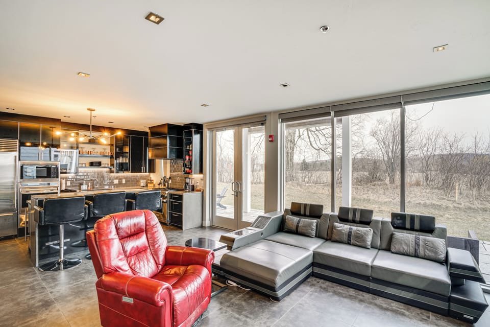 Apartment (3 Bedrooms) | Front of property
