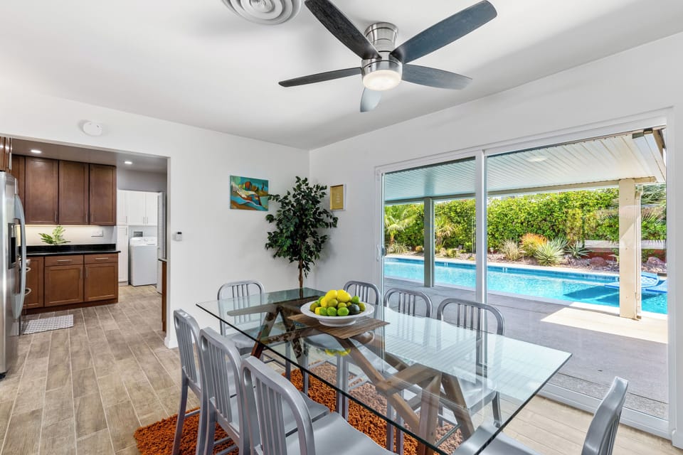 Indoor dining for 6