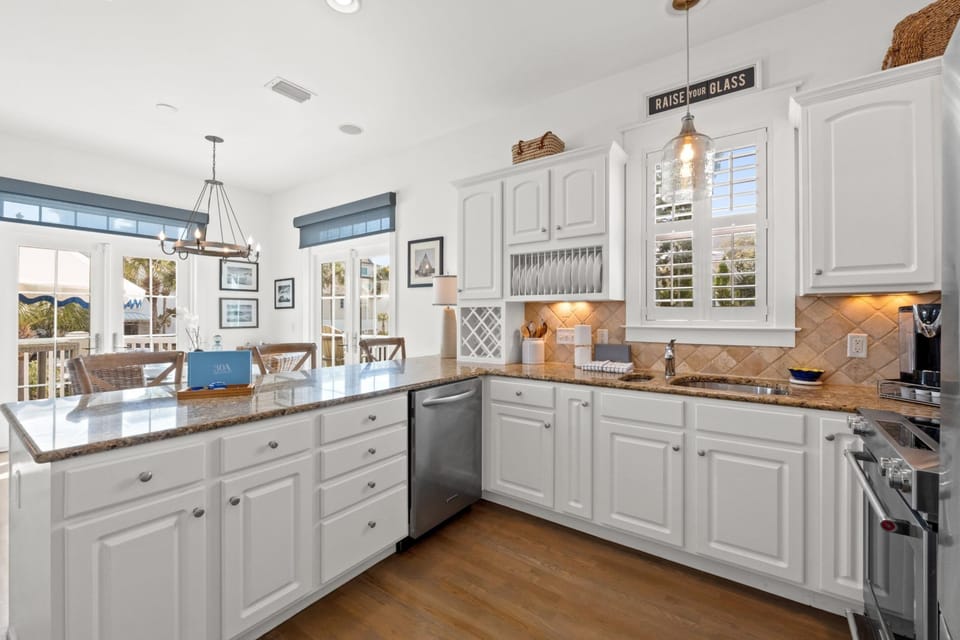 House, Partial Sea View | Private kitchen | Full-size fridge, microwave, oven, stovetop
