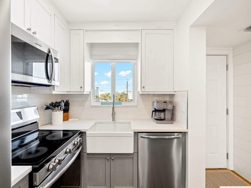 Fully Equipped Kitchen with Stainless Steel Appliances