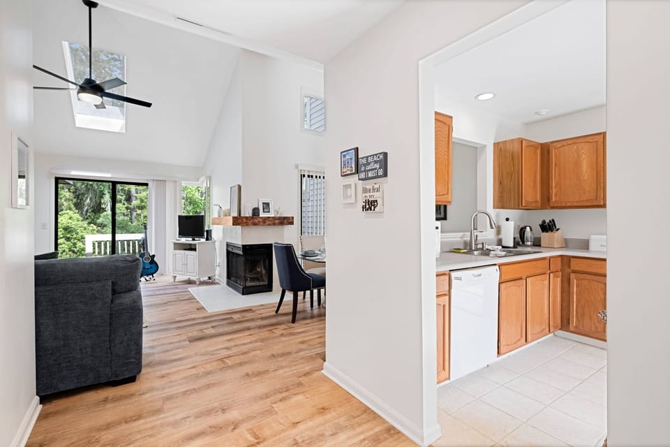 Entry looking toward kitchen, dining and living areas