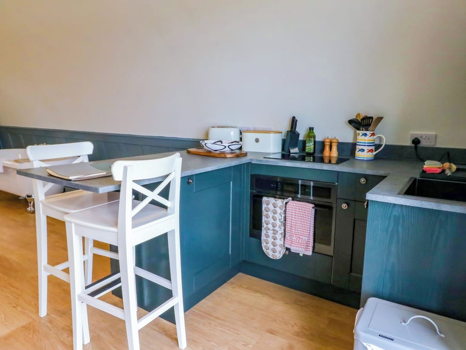Dishwasher, cookware/dishes/utensils