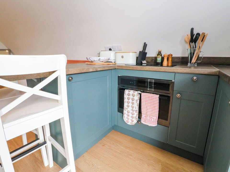 Dishwasher, cookware/dishes/utensils
