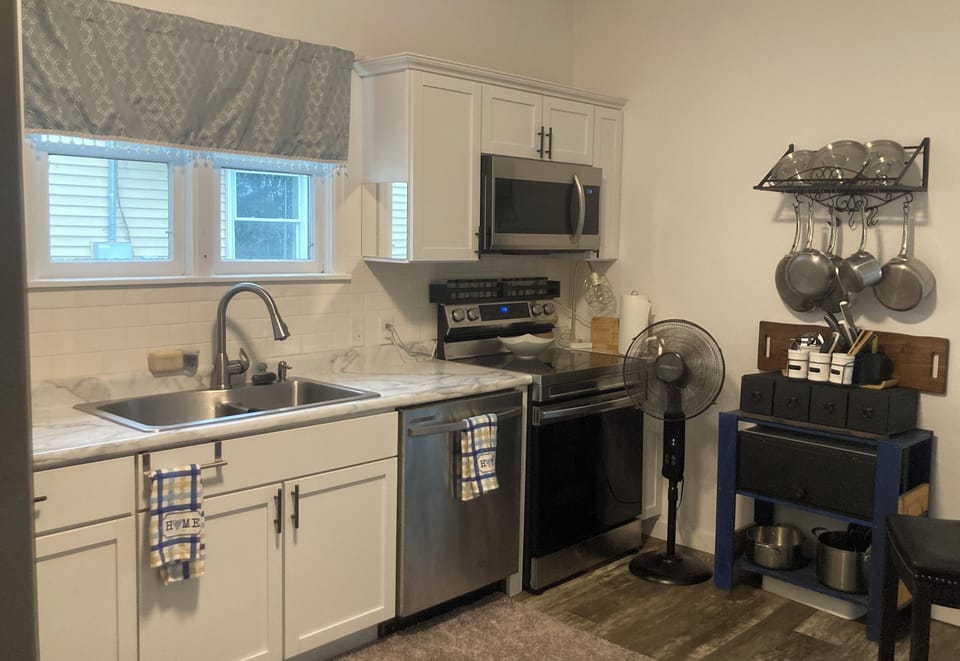 Stainless Steel Appliances-Dishwasher, Glasstop Stove, Oversized Fridge/Freezer