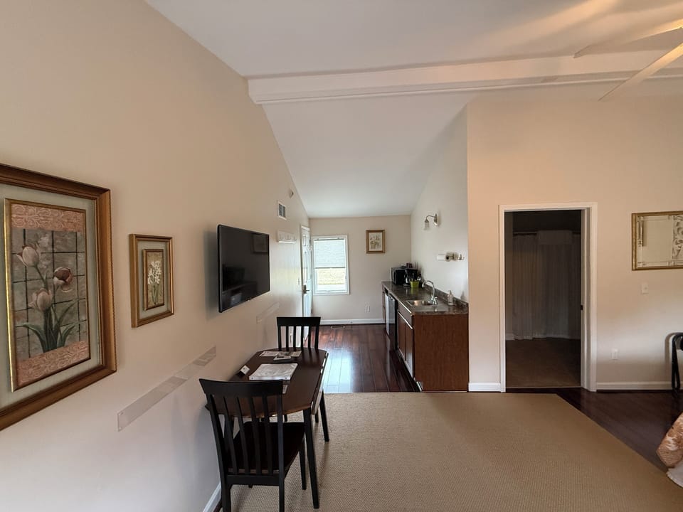 Suite #6 ADA | Hypo-allergenic bedding, iron/ironing board, free WiFi, bed sheets