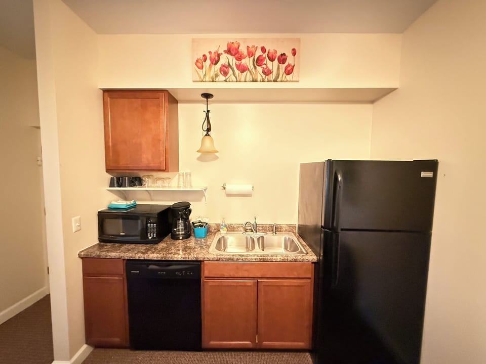 Family Suite #4 | Private kitchenette | Microwave, dishwasher, coffee/tea maker, cookware/dishes/utensils
