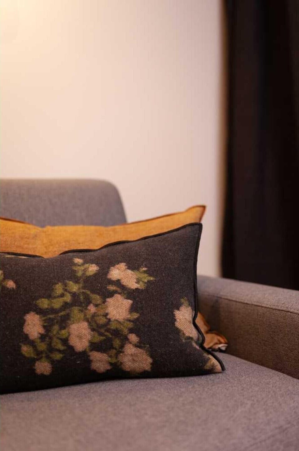 Apartment | Laptop workspace, bed sheets