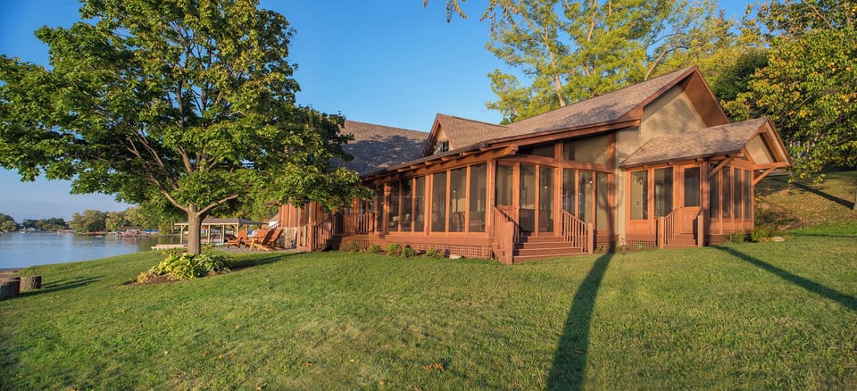 Large side yard for lawn games