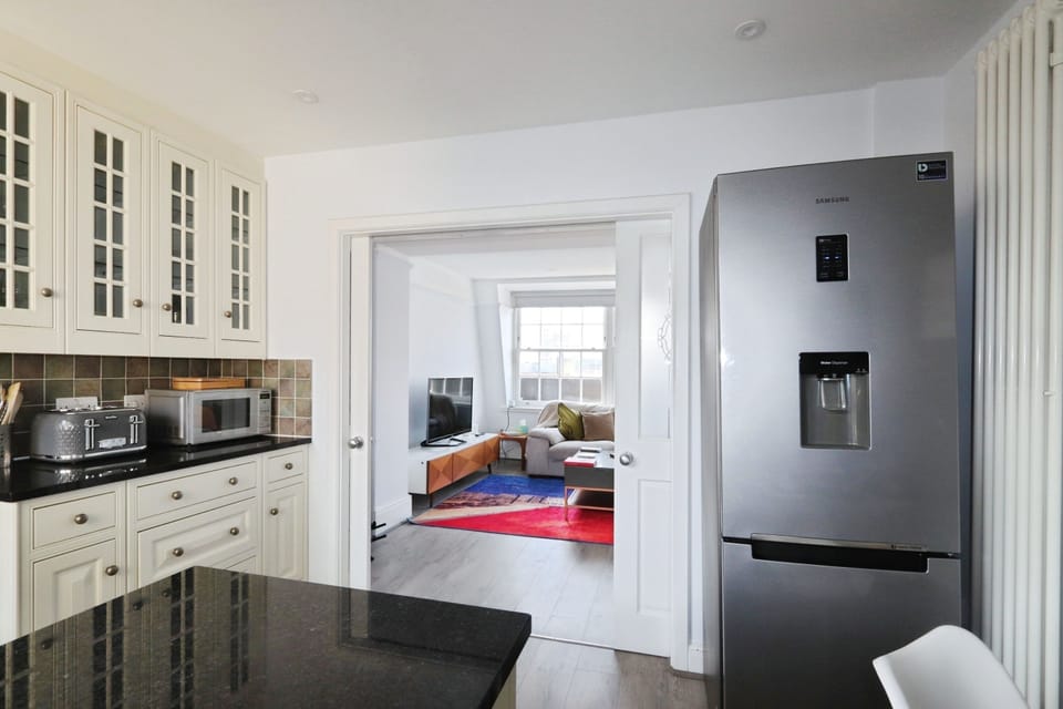 Open Plan Kitchen to Lounge 