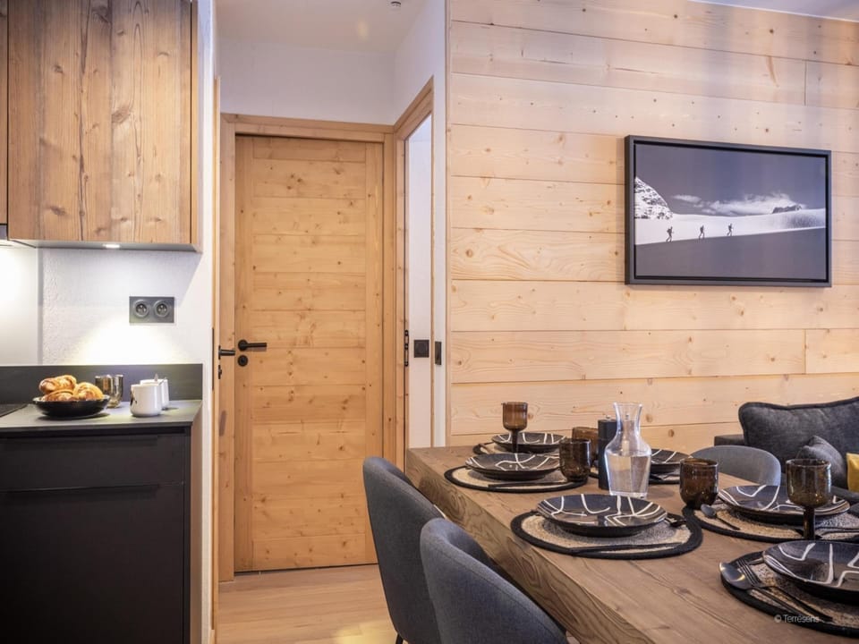 Apartment | Dining