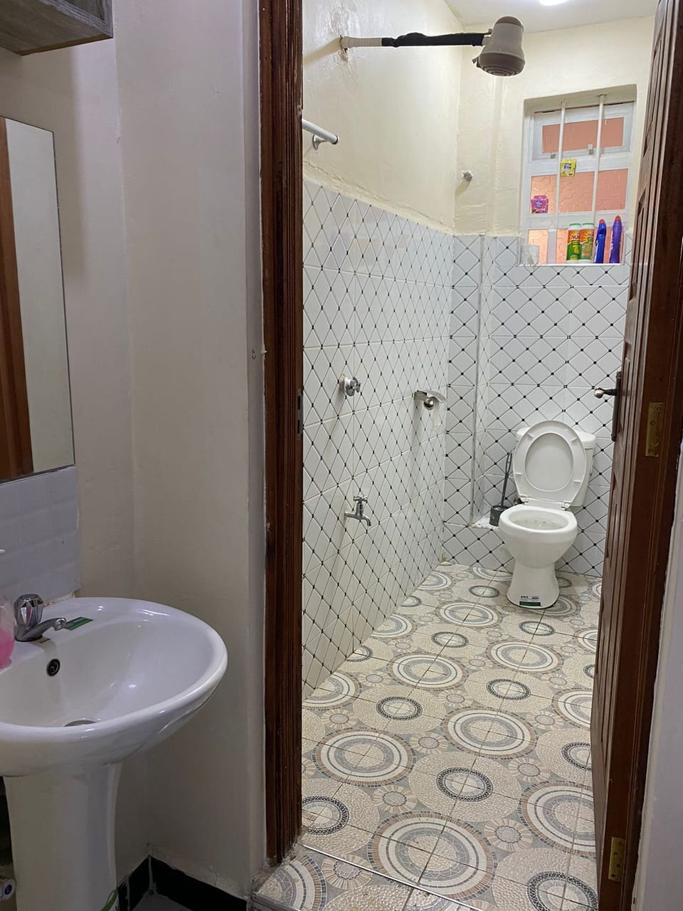 Classic Apartment, City View | Bathroom | Shower, free toiletries, slippers, towels
