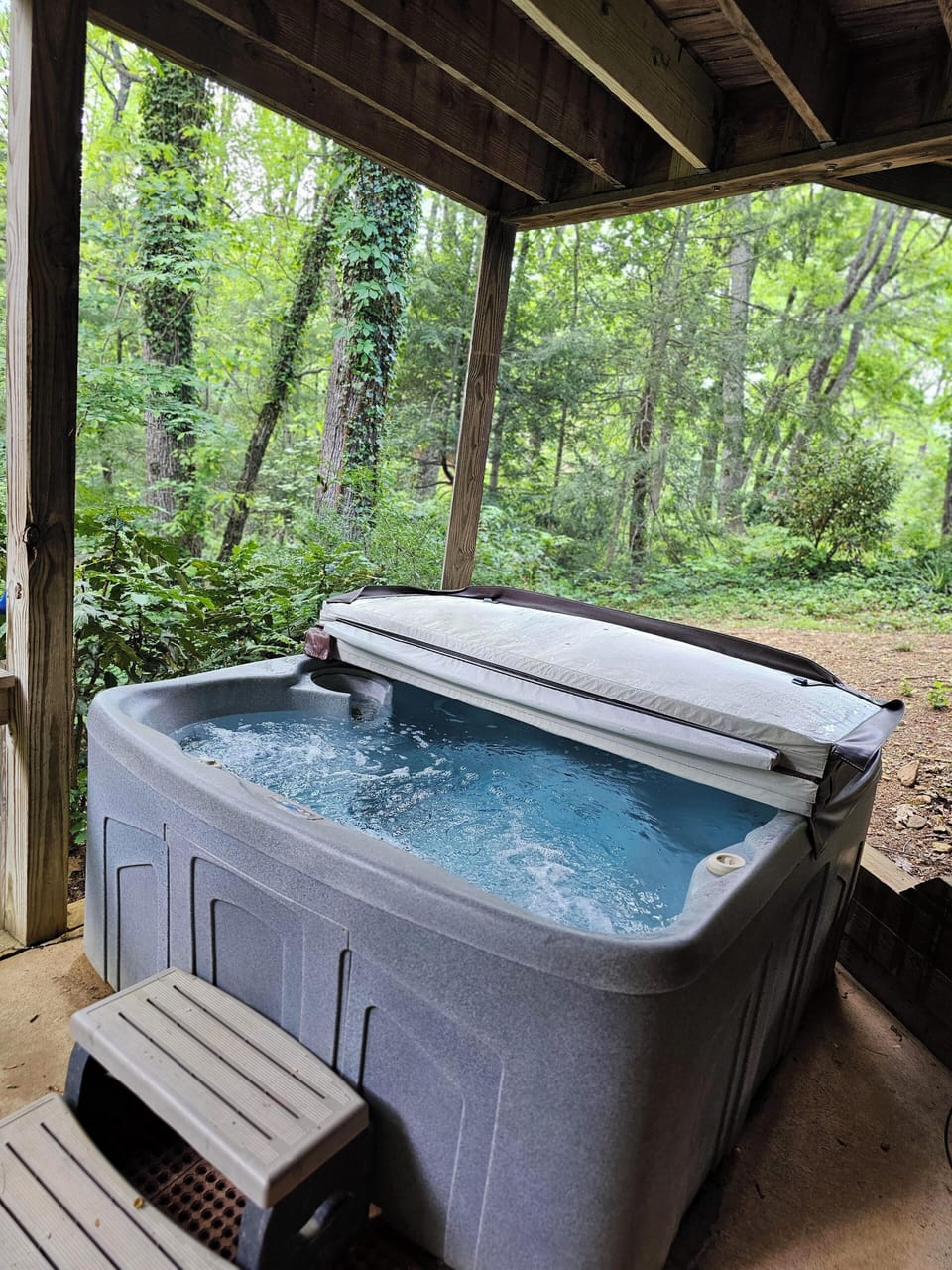 Outdoor spa tub
