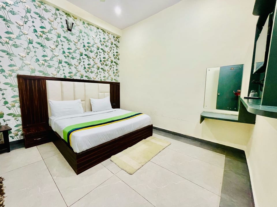 Deluxe Double Room | Free WiFi