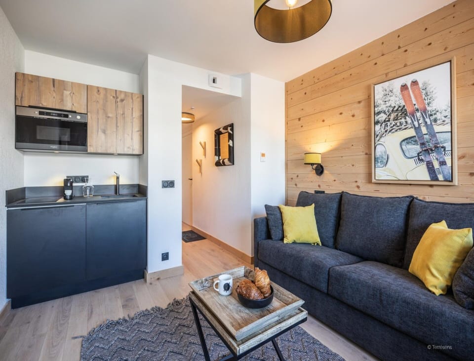 Apartment | Private kitchen | Electric kettle, toaster