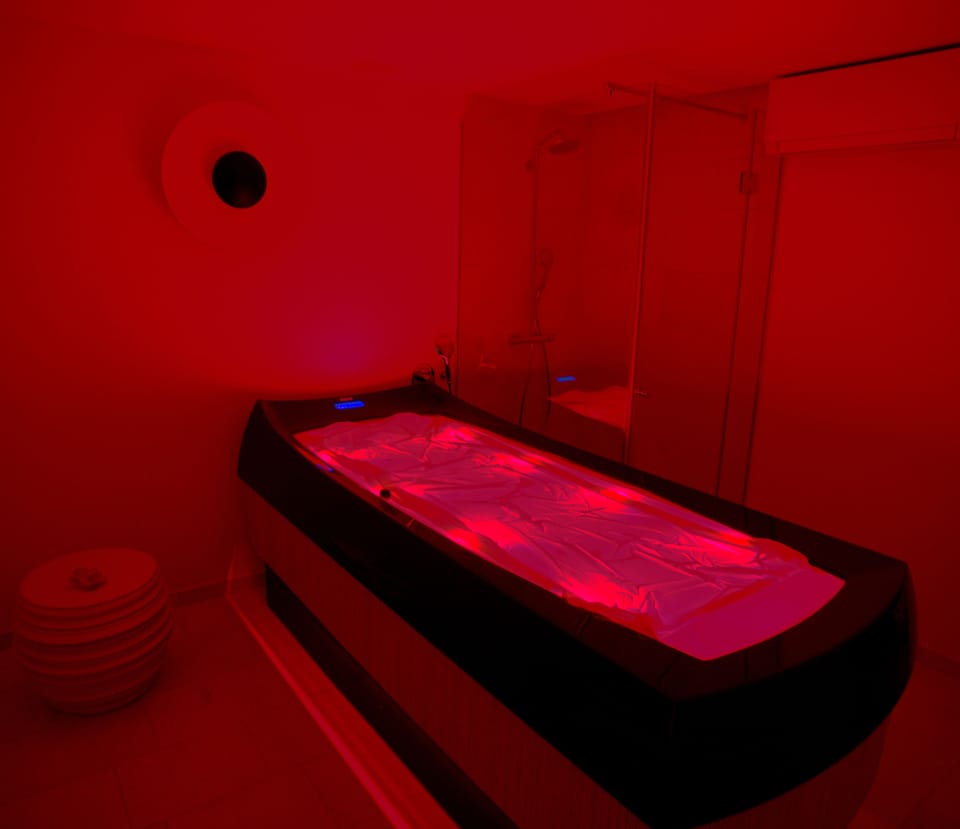 Sauna, hot tub, steam room, Turkish bath, body treatments, facials