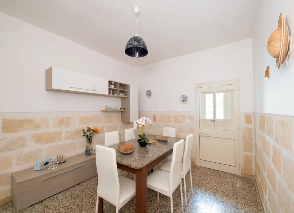 House, 2 Bedrooms, Smoking, Terrace | Dining room