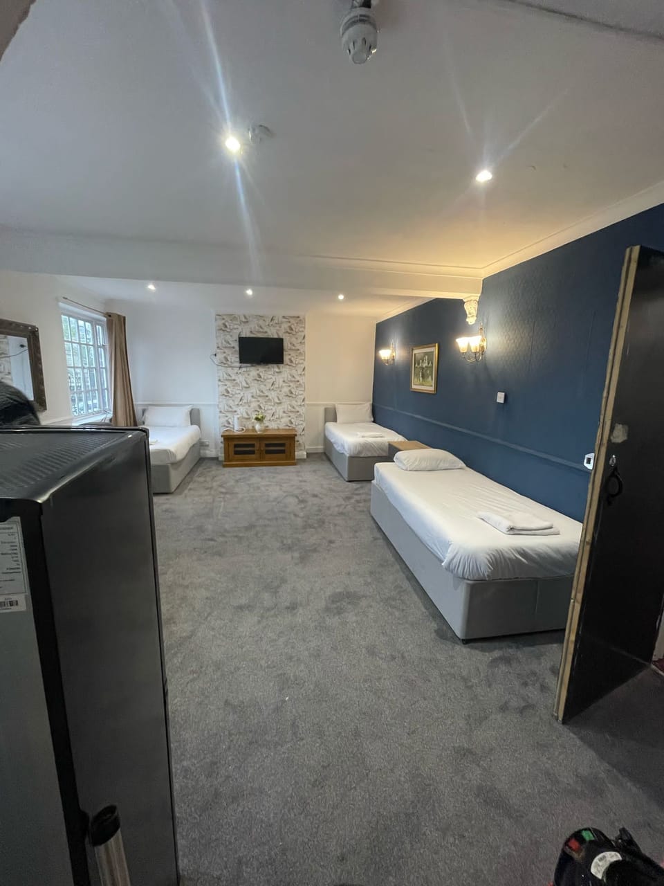 Basic Triple Room | Iron/ironing board, free WiFi