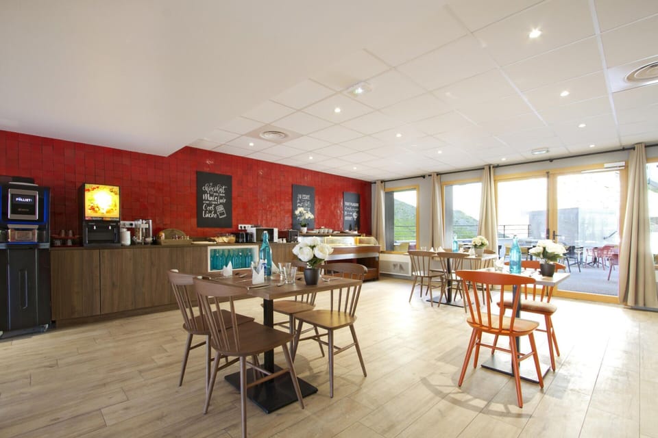 Apartment | Dining