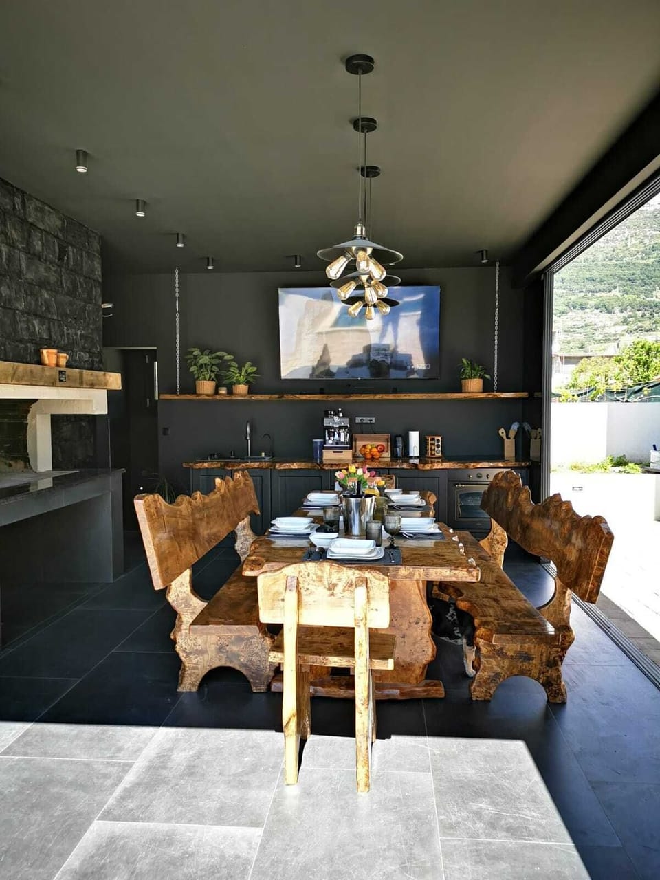Outdoor dining
