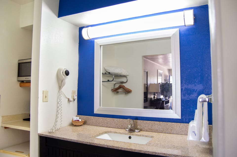 Deluxe Family Room | In-room safe, desk, iron/ironing board, free WiFi