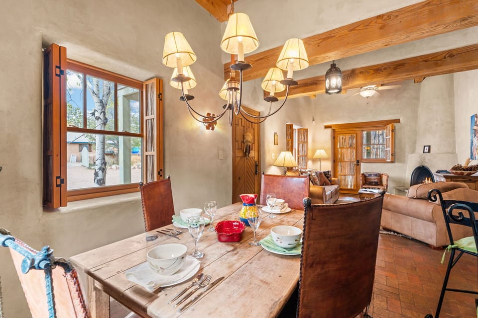 Dining room seating for 4