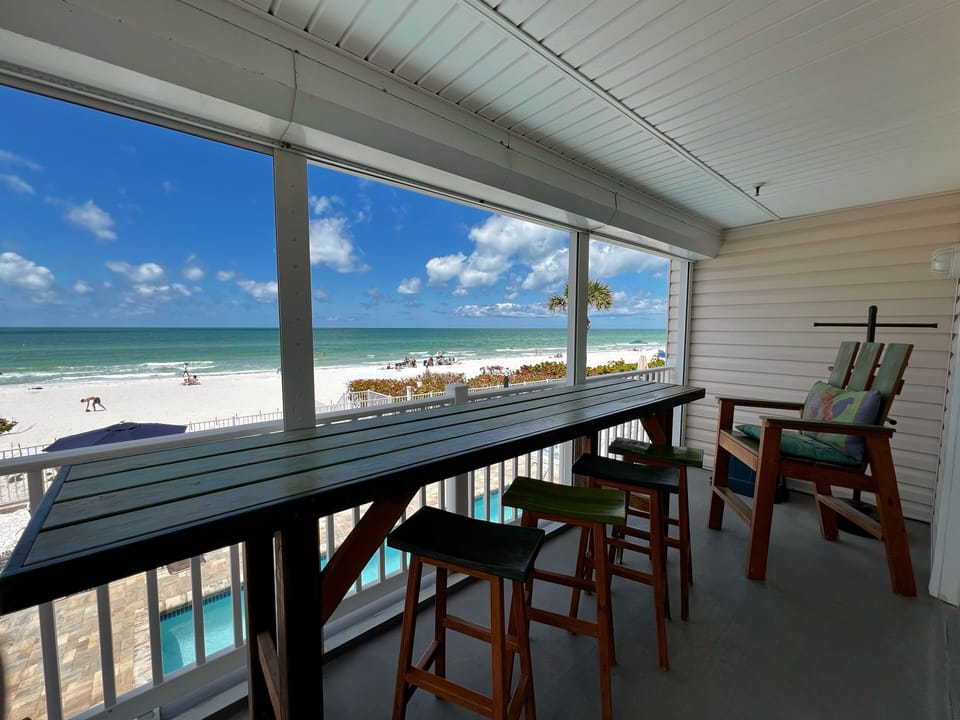 Beautiful crystal clear Gulf water awaits you- just steps from t - Beautiful crystal clear Gulf water awaits you- just steps from this 2 BR 2 BA condo on Indian Rocks Beach.
