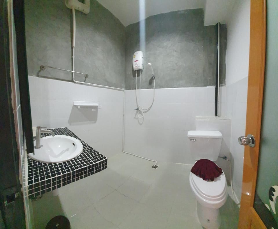 Double Room, City View | Bathroom