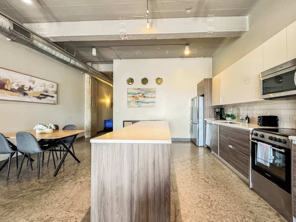 Full Kitchen 