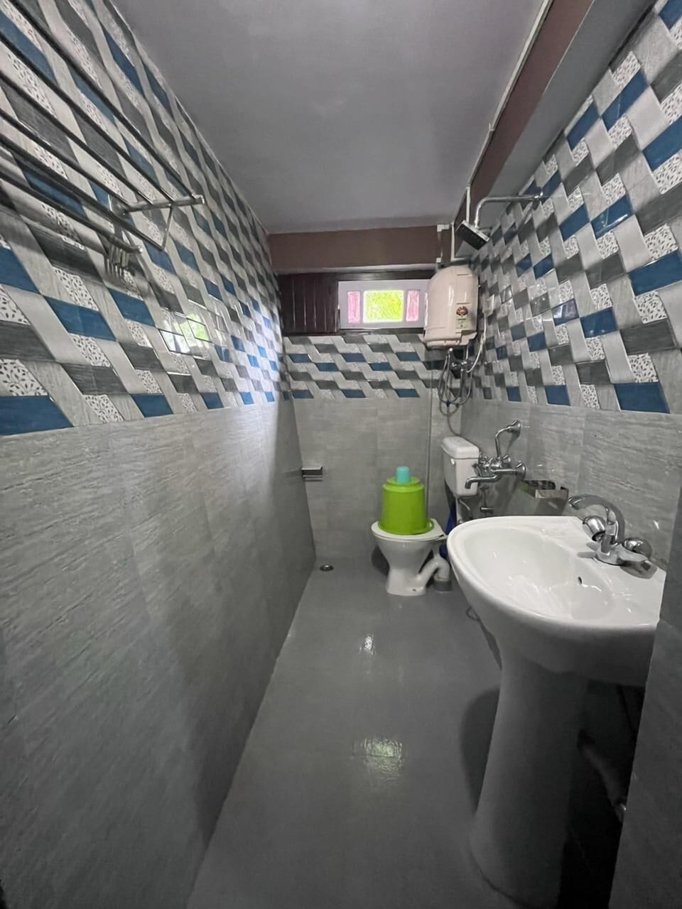 Standard Double Room | Bathroom | Shower, towels, soap, toilet paper