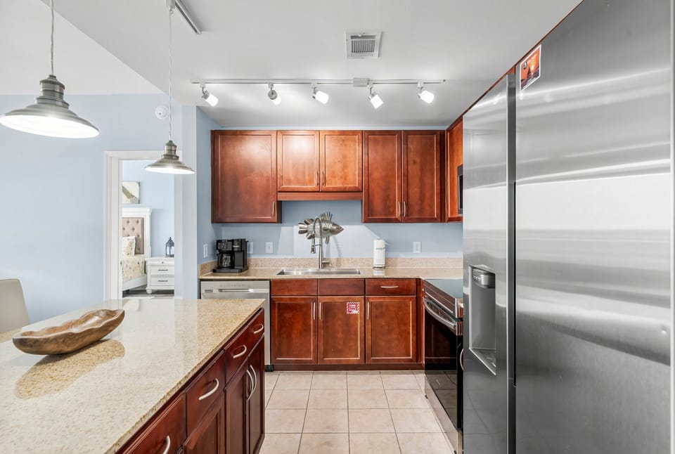 11-web-or-mls-9902 S Thomas Dr 1231-10