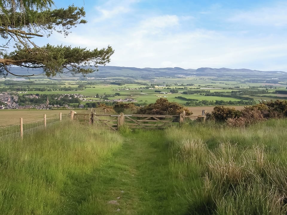 Surrounding area | Kirklandbank Farmhouse, Alyth