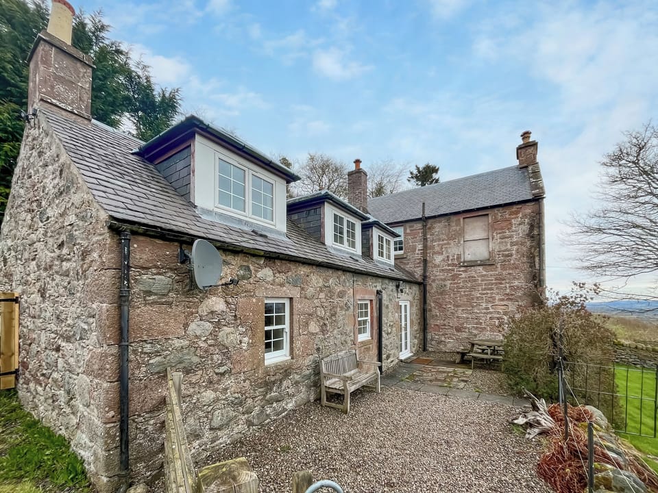 Exterior | Kirklandbank Farmhouse, Alyth
