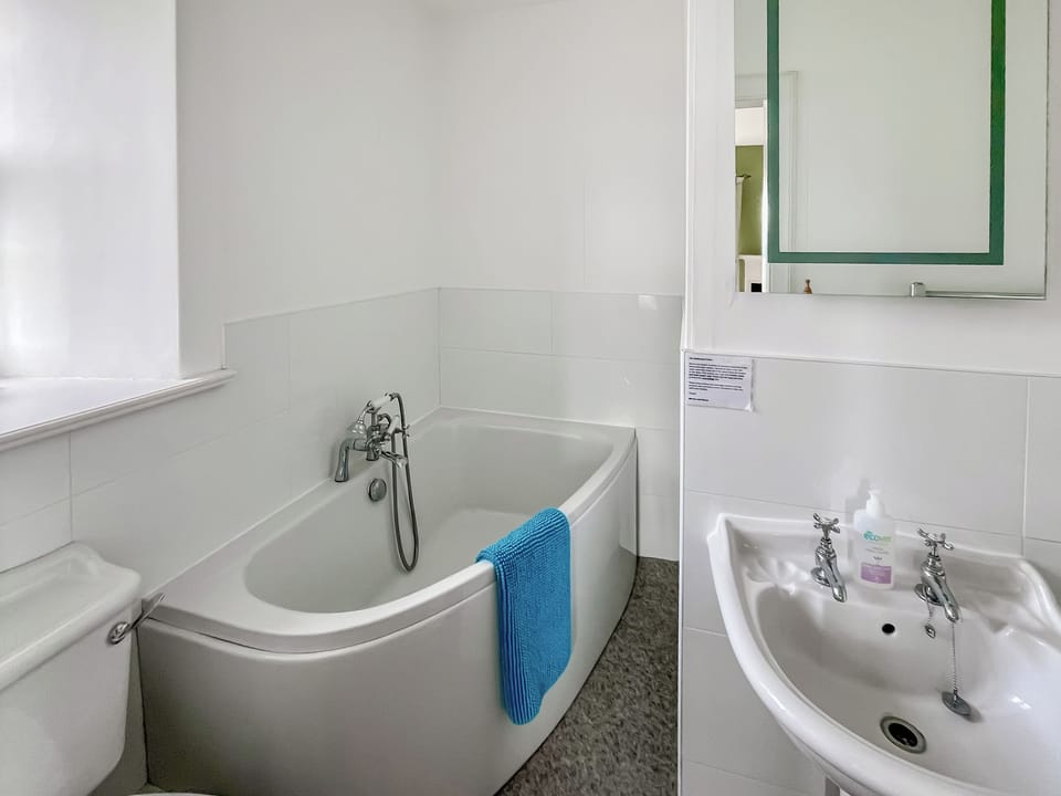 Bathroom | Kirklandbank Farmhouse, Alyth
