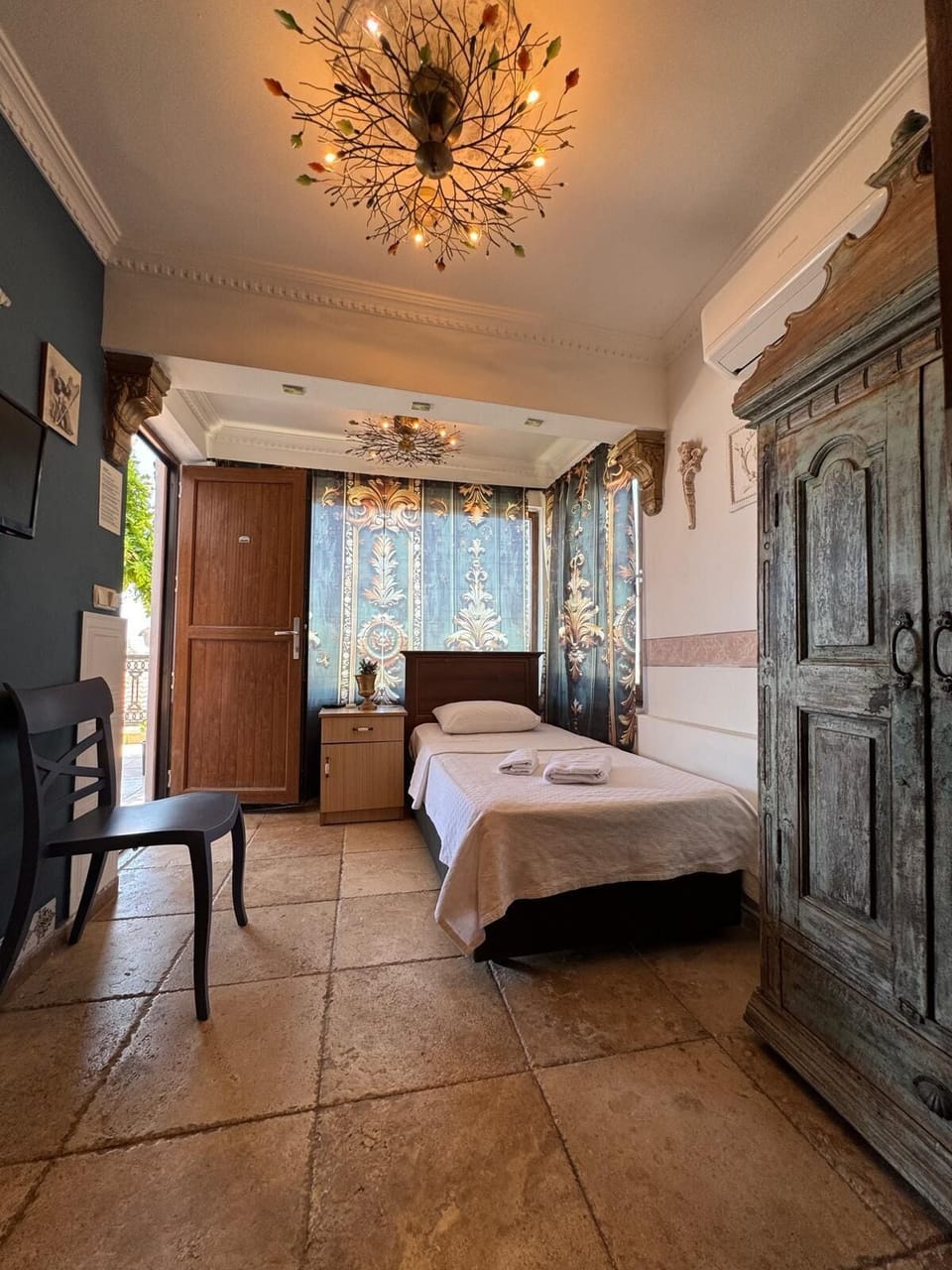 Bodrum Kalesi & Liman Manzarali Tek kisilik Oda, Sigara Icilemez | Iron/ironing board, free WiFi, bed sheets