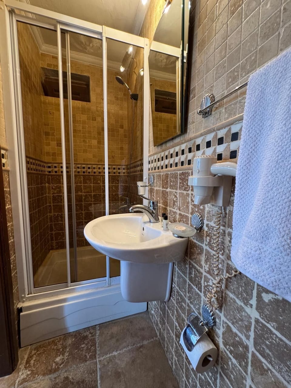 Shower, rainfall showerhead, eco-friendly toiletries, hair dryer