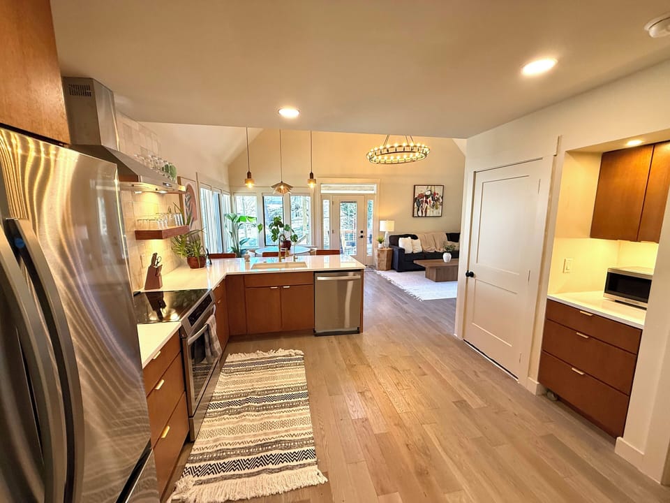 Full kitchen