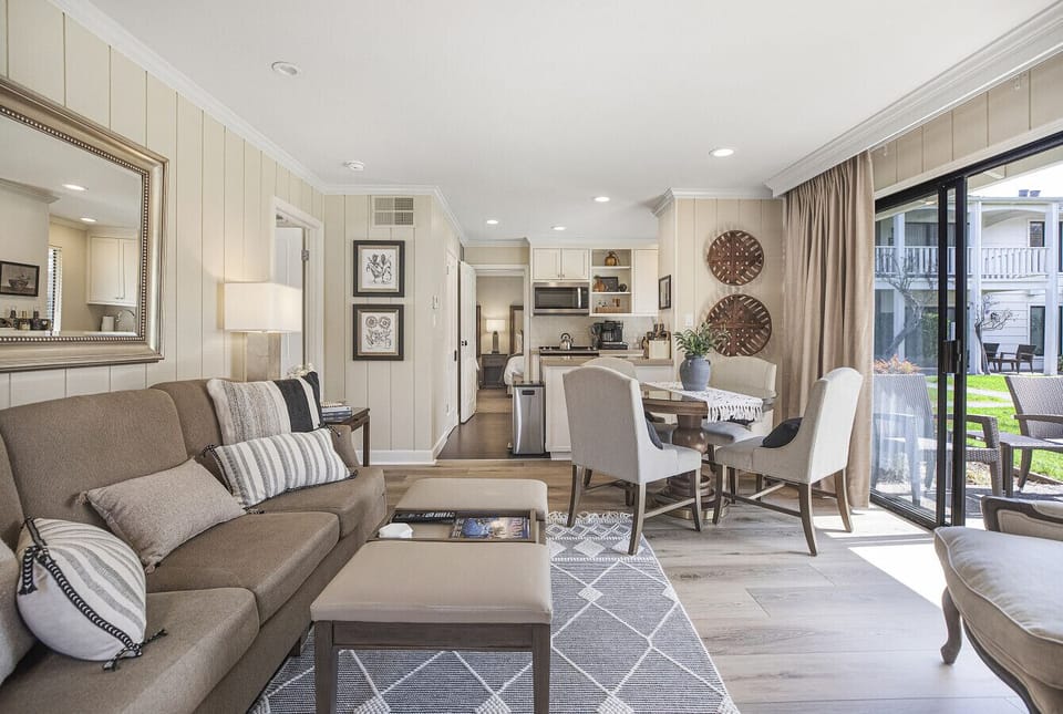Spacious and inviting, the main living area blends comfort with elegance—ideal for relaxing or hosting a wine-and-dine night at home.