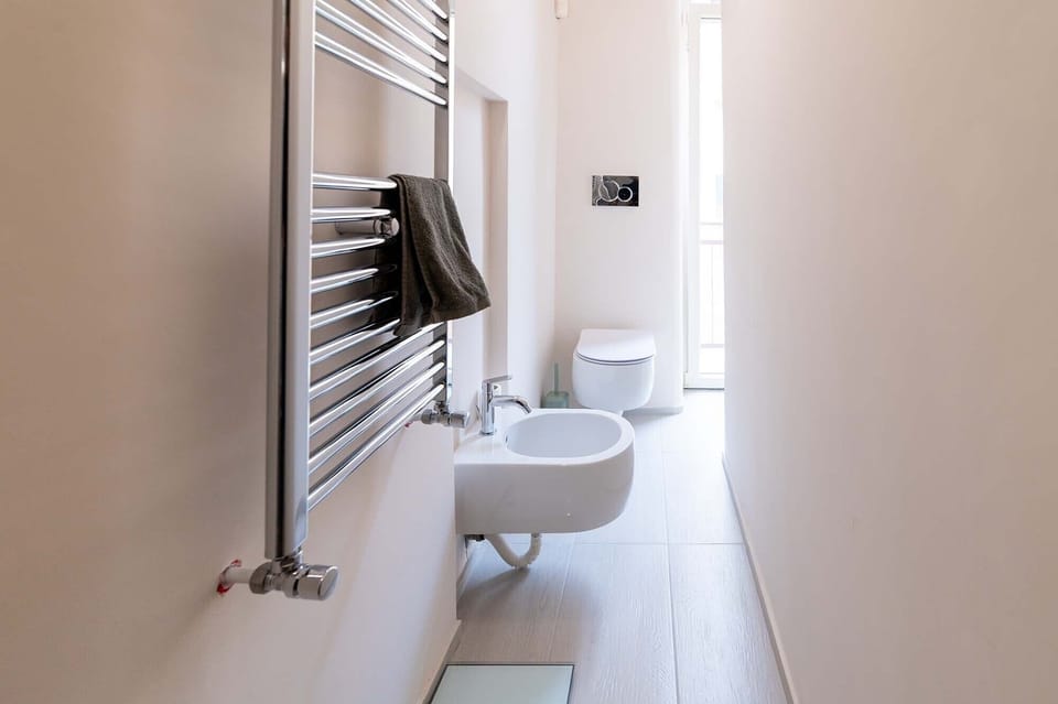 Room, Balcony | Bathroom | Shower, free toiletries, hair dryer, bidet