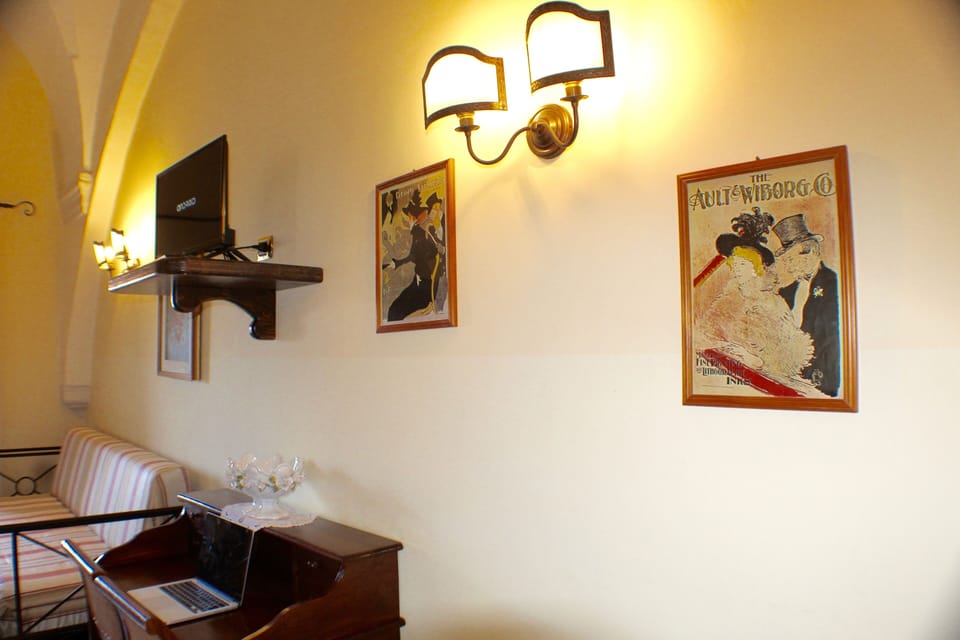 Triple Room | Minibar, in-room safe, desk, laptop workspace