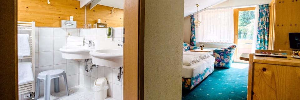 Family Double Room, Balcony | Bathroom | Hair dryer, towels, soap, shampoo