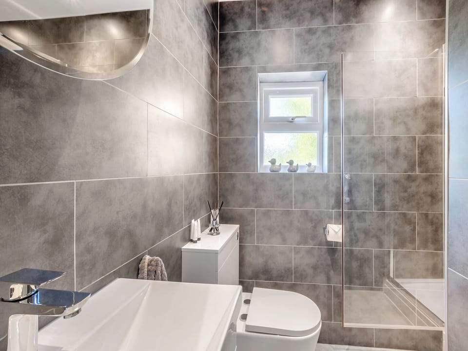 Bathroom | The Hideaway - The Old Post Office Apartments, Haltwhistle