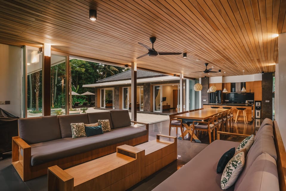 Premier Villa, 6 Bedrooms, Pool View | Living area