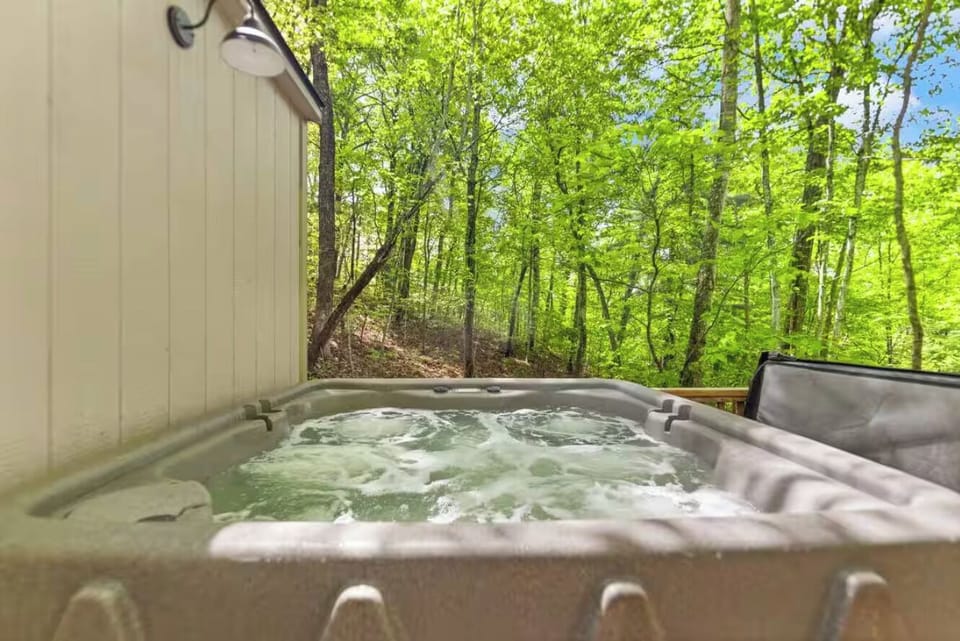 HOT-TUB