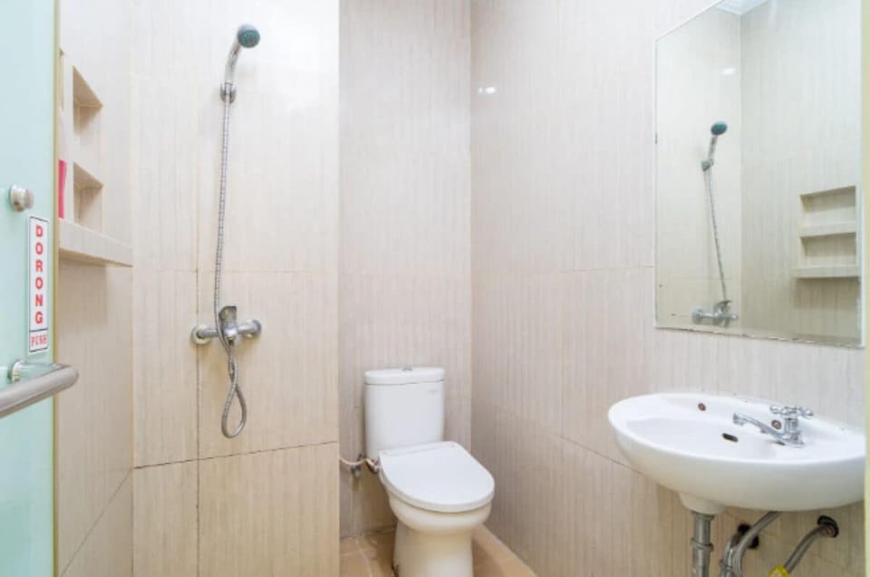 Shower, towels, soap, shampoo