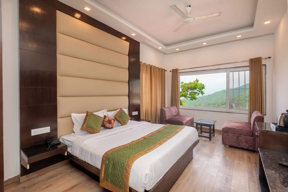 Superior Double Room | Desk, laptop workspace, iron/ironing board, free WiFi