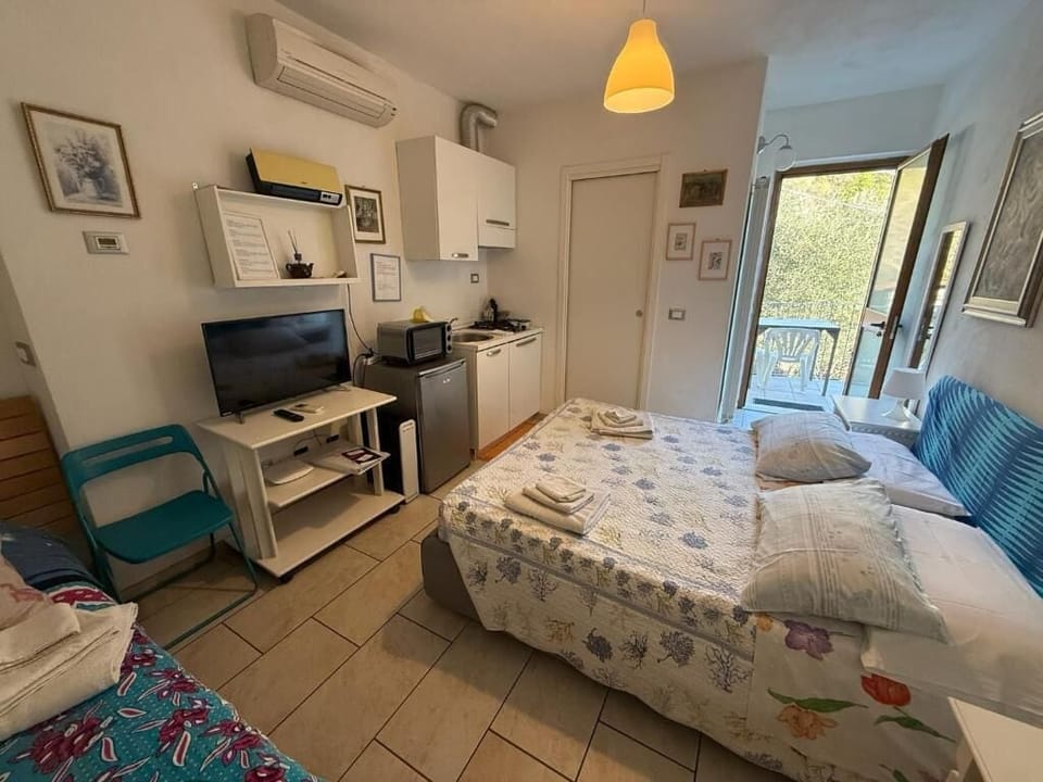 Minibar, free WiFi