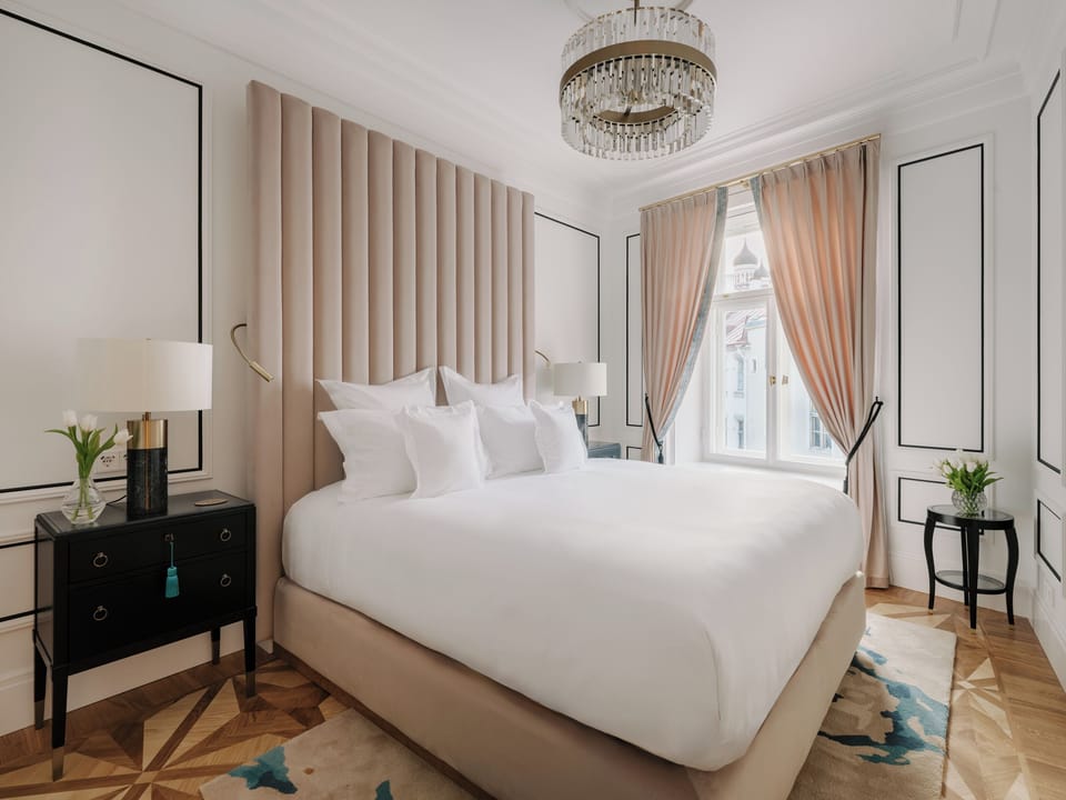 Junior Suite, 1 King Bed with Sofa bed | Premium bedding, down comforters, Select Comfort beds, minibar